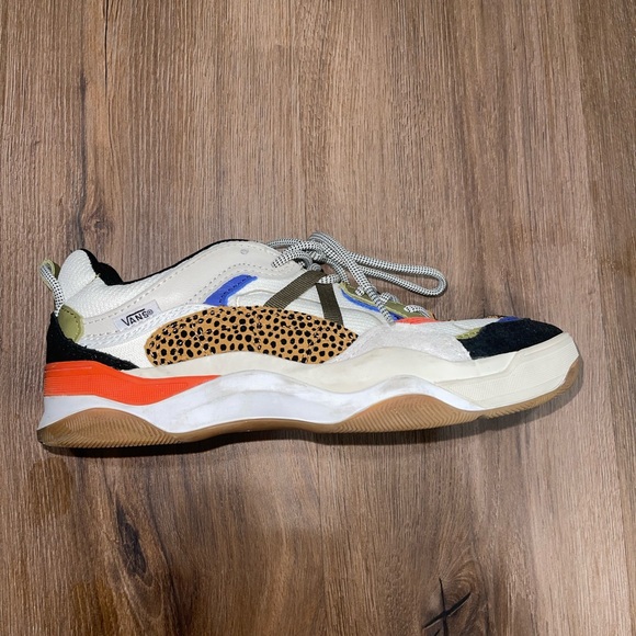 Vans Cheetah print sneakers 🐆 size:9 in women’s 🤩 - Picture 3 of 5